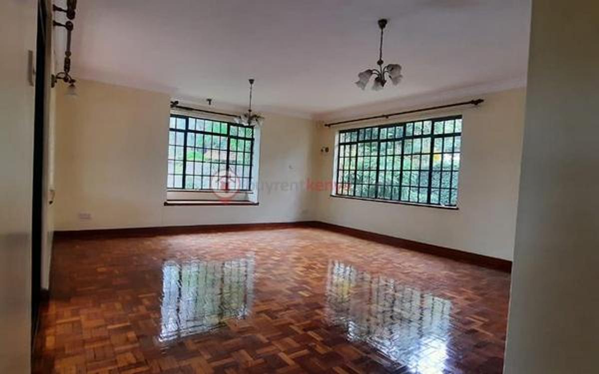 4 Bed Townhouse with En Suite at Lavington - 6