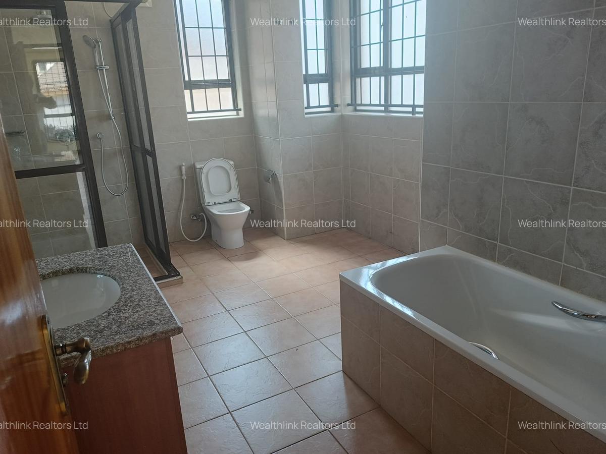 4 Bed Townhouse with En Suite at Runda - 16