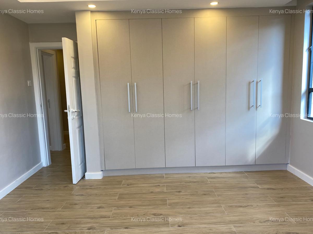 3 Bed Apartment with En Suite at Lavington - 17