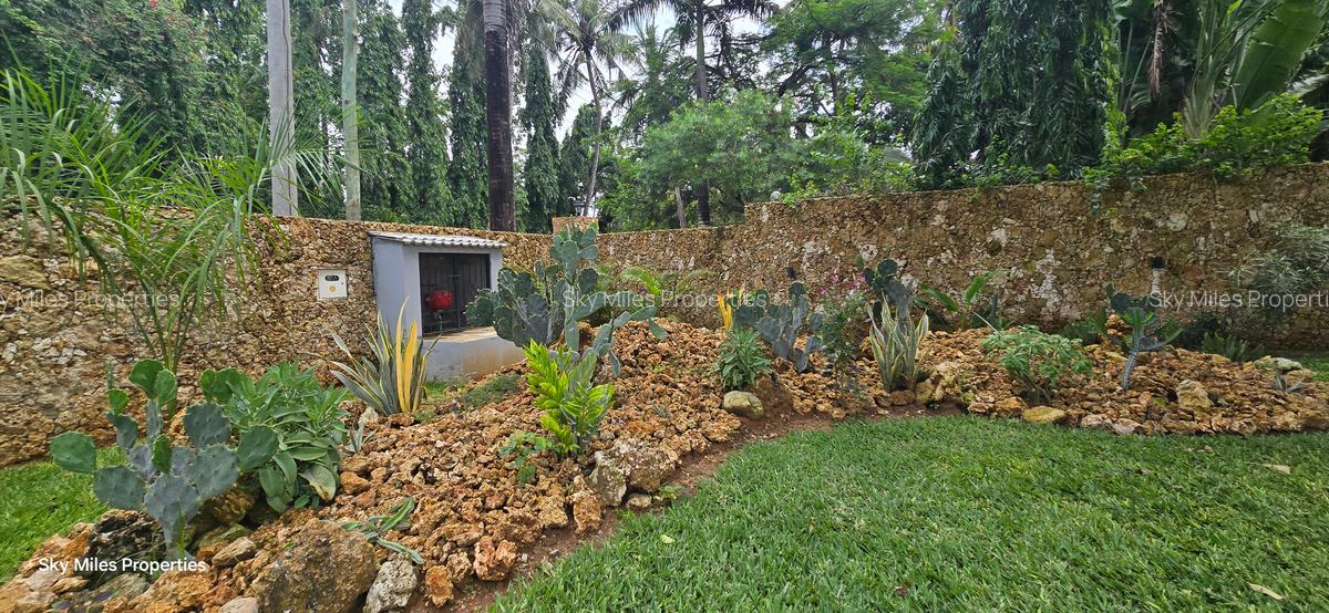 3 Bed Villa with En Suite at La-Marina - 8