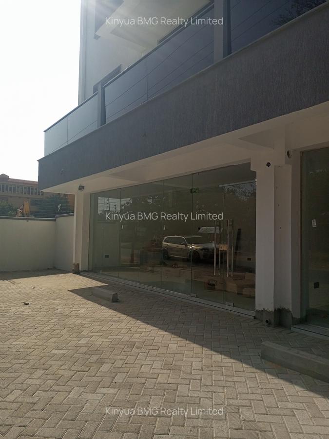 340 ft² Shop with Service Charge Included at Moyne Drive - 2