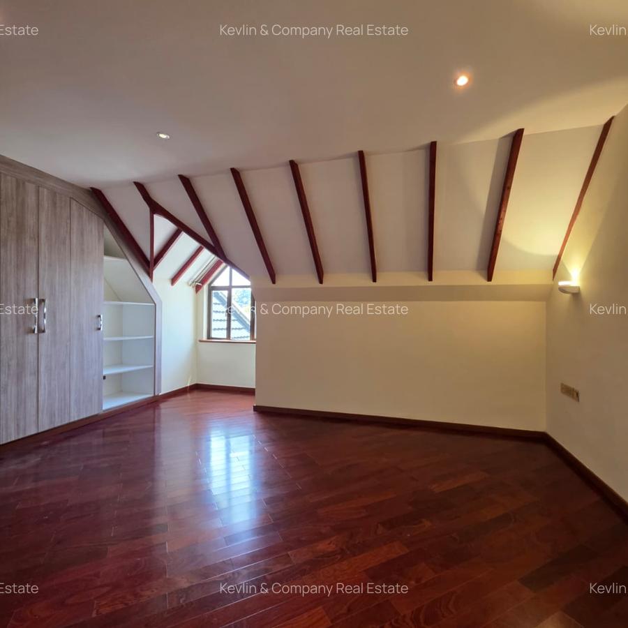 5 Bed Villa with En Suite in Lavington - 11