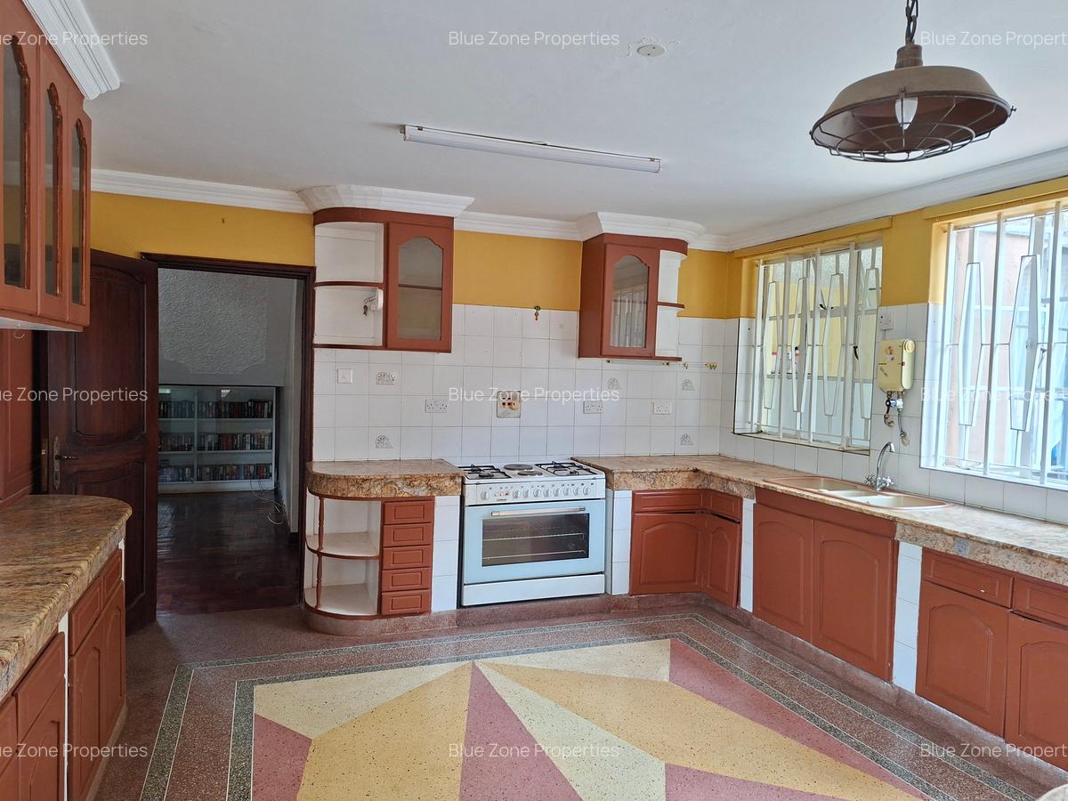 3 Bed Townhouse with En Suite at Off Duom Palm Street - 10