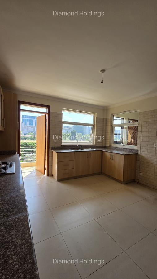 4 Bed Apartment with En Suite at Parklands - 16