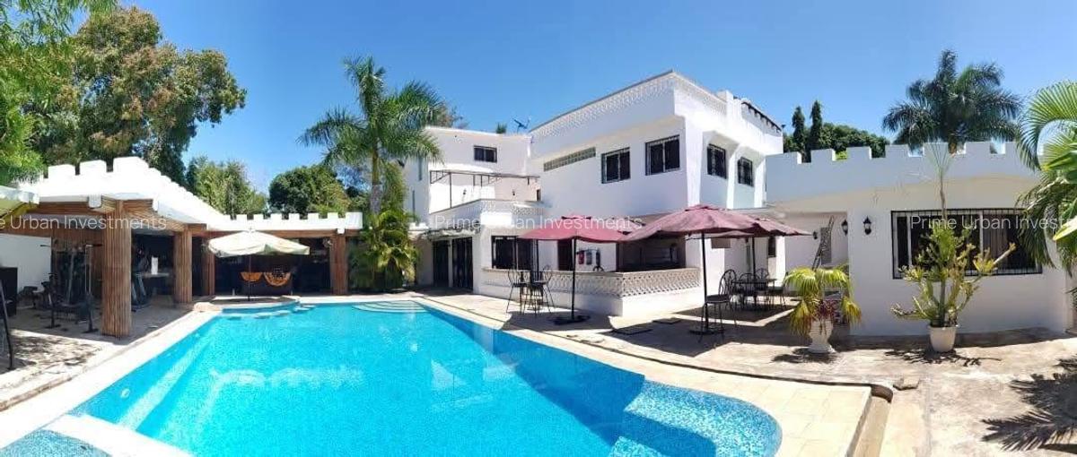 5 Bed Villa with En Suite in Kikambala - 9