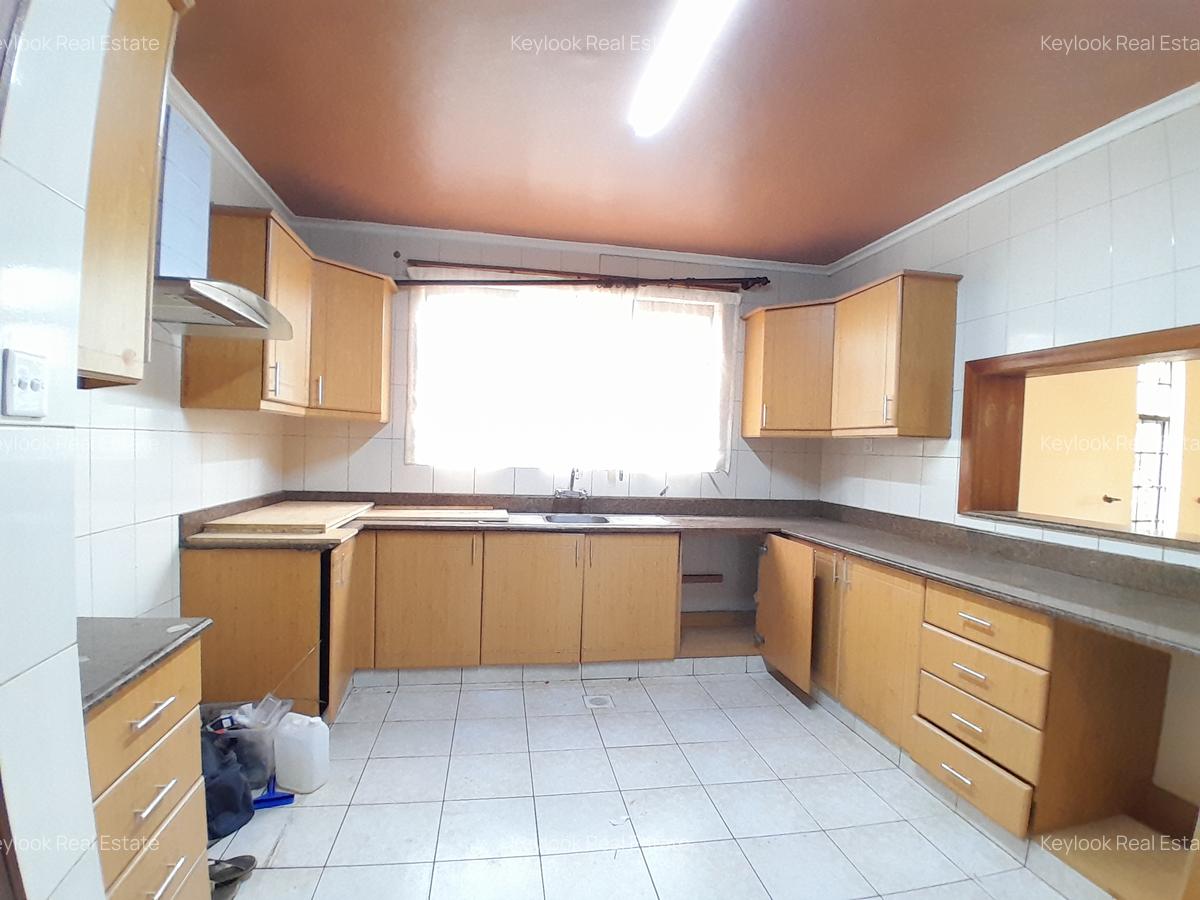 4 Bed Townhouse with En Suite at Lavington - 4
