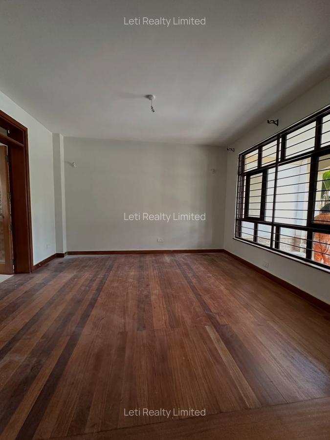 5 Bed Townhouse with En Suite in Lavington - 2