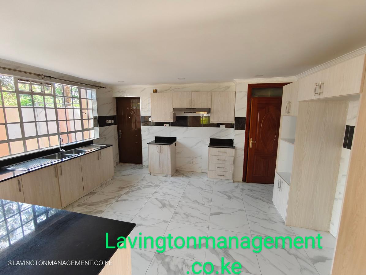 5 Bed Townhouse with En Suite at Lavington Green - 4