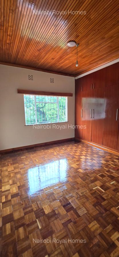 5 Bed House with En Suite at Rosslyn Road - 12