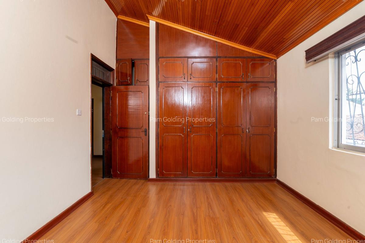 5 Bed Townhouse with En Suite at Ring Road - 16