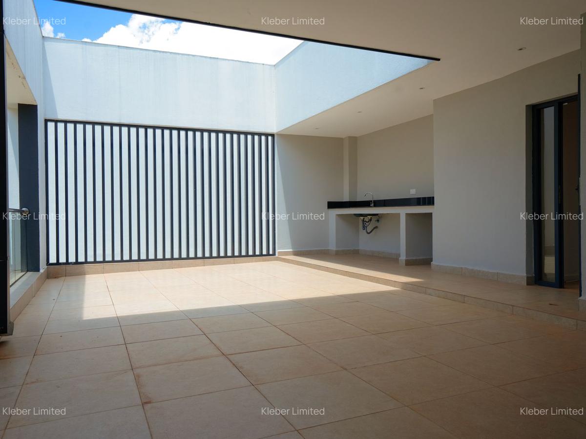 6 Bed House with En Suite in Kyuna - 11