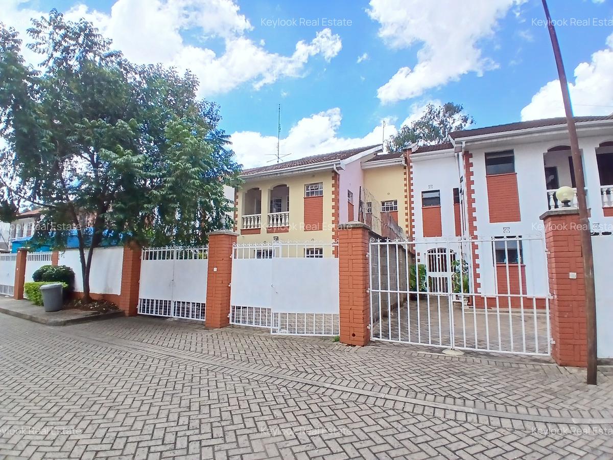 4 Bed Townhouse with En Suite at Lavington - 1