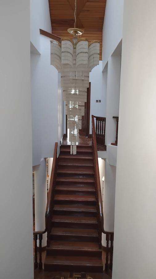 5 Bed House with En Suite in Runda - 9