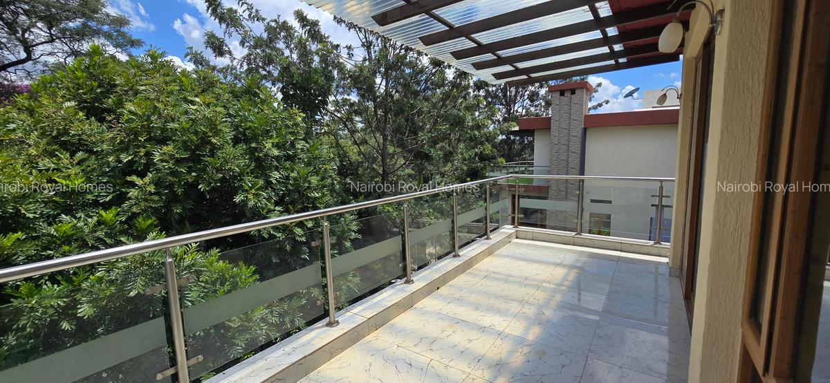 5 Bed Townhouse with En Suite at Lavington Green - 9