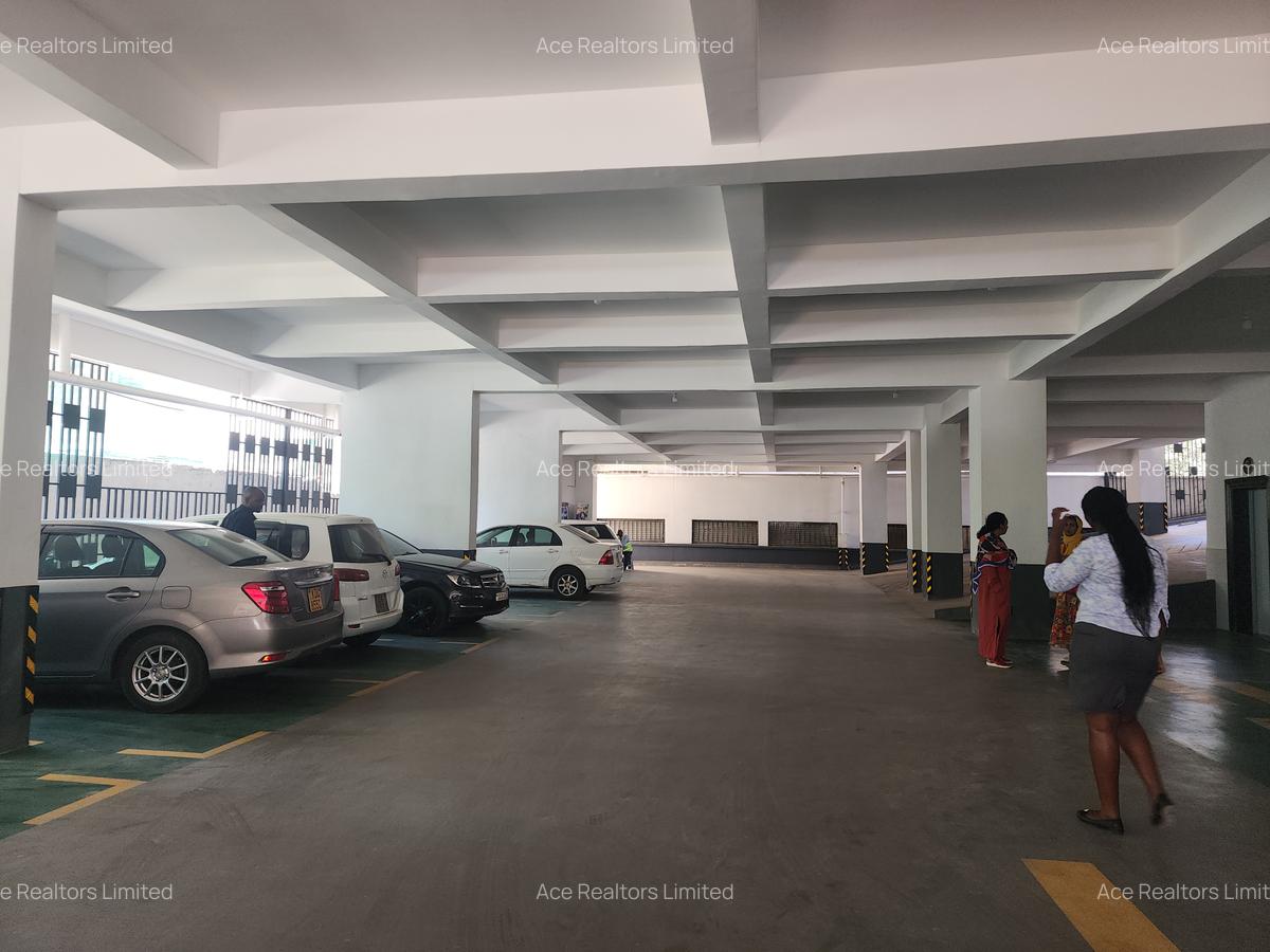 1 Bed Apartment with Swimming Pool at Near Graffins College - 2