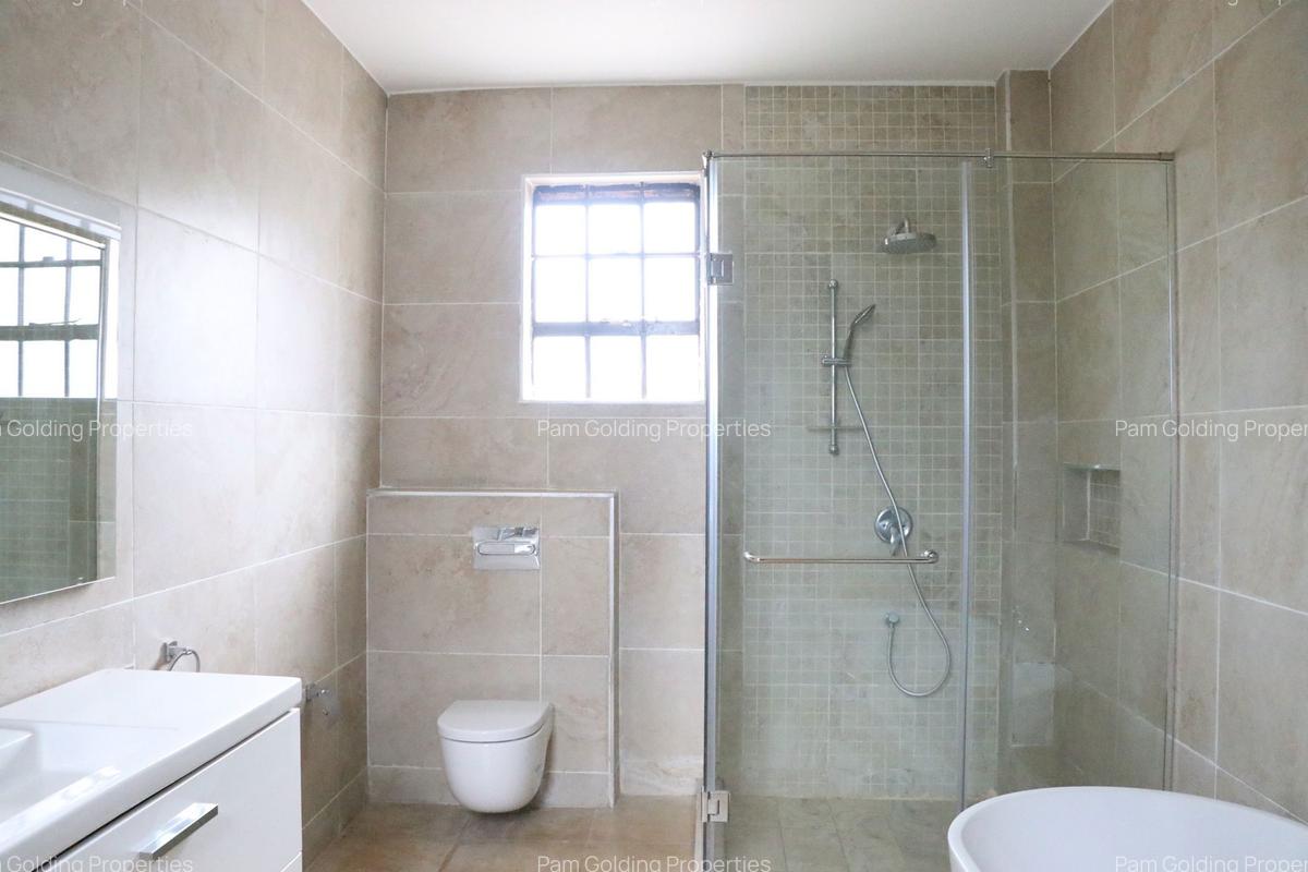 5 Bed Villa with En Suite in Runda - 15