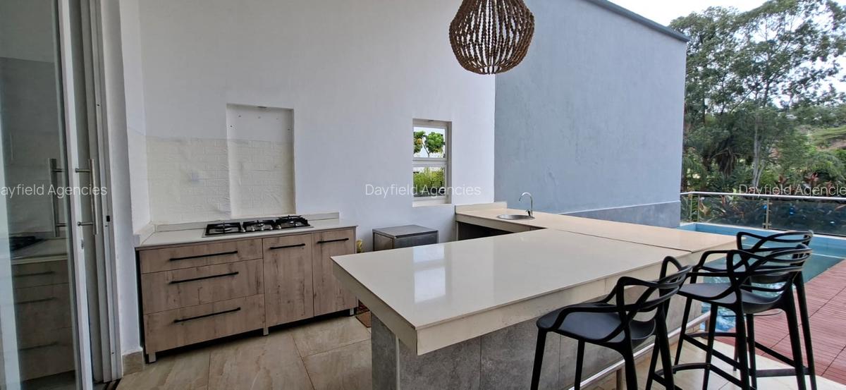 4 Bed House with En Suite in Spring Valley - 3