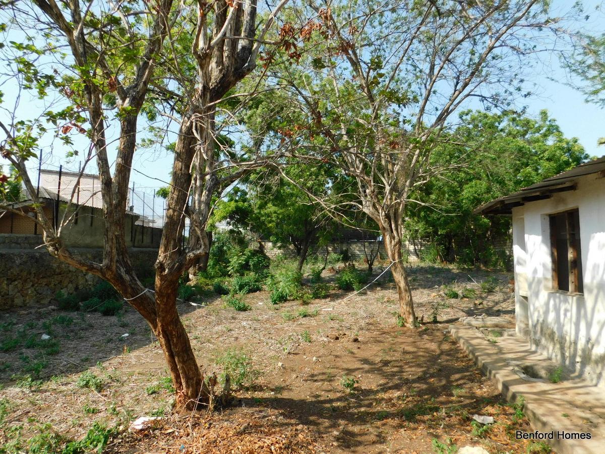 1,011 m² Land in Nyali Area - 1