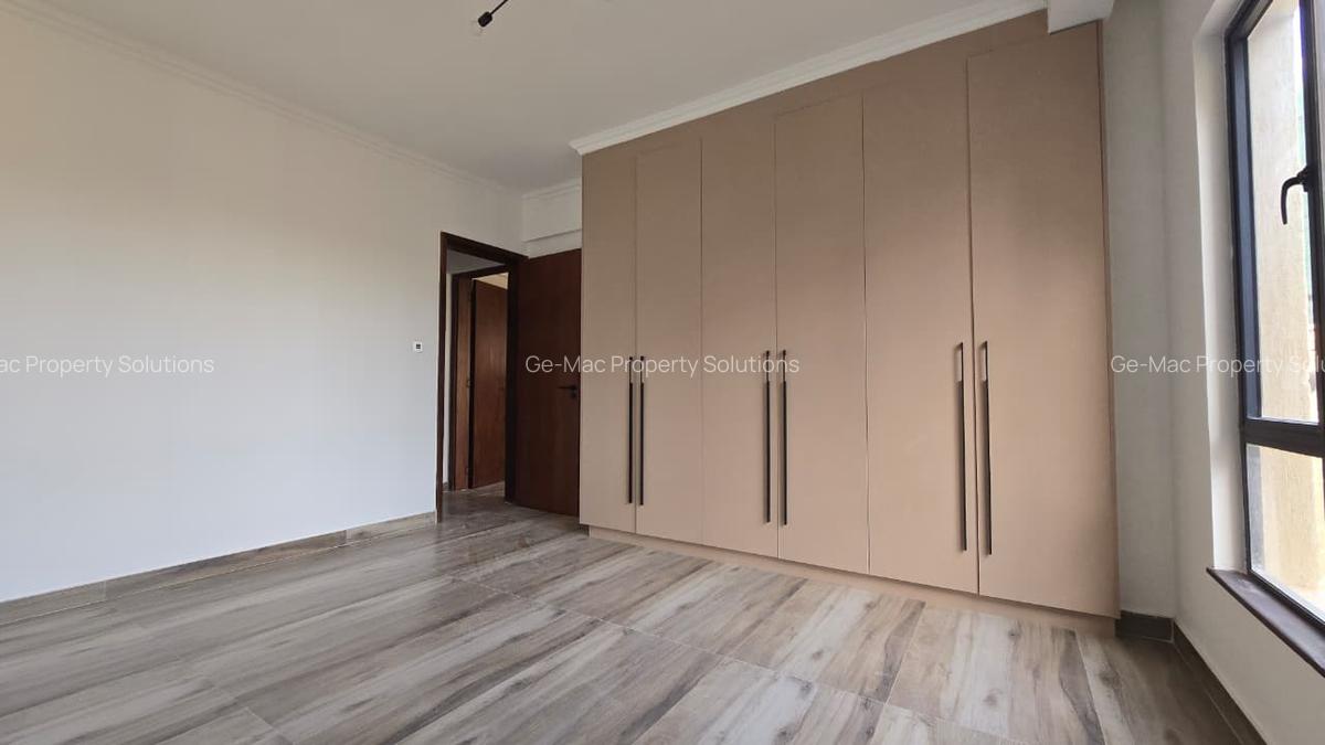 2 Bed Apartment with En Suite at Brookside - 12