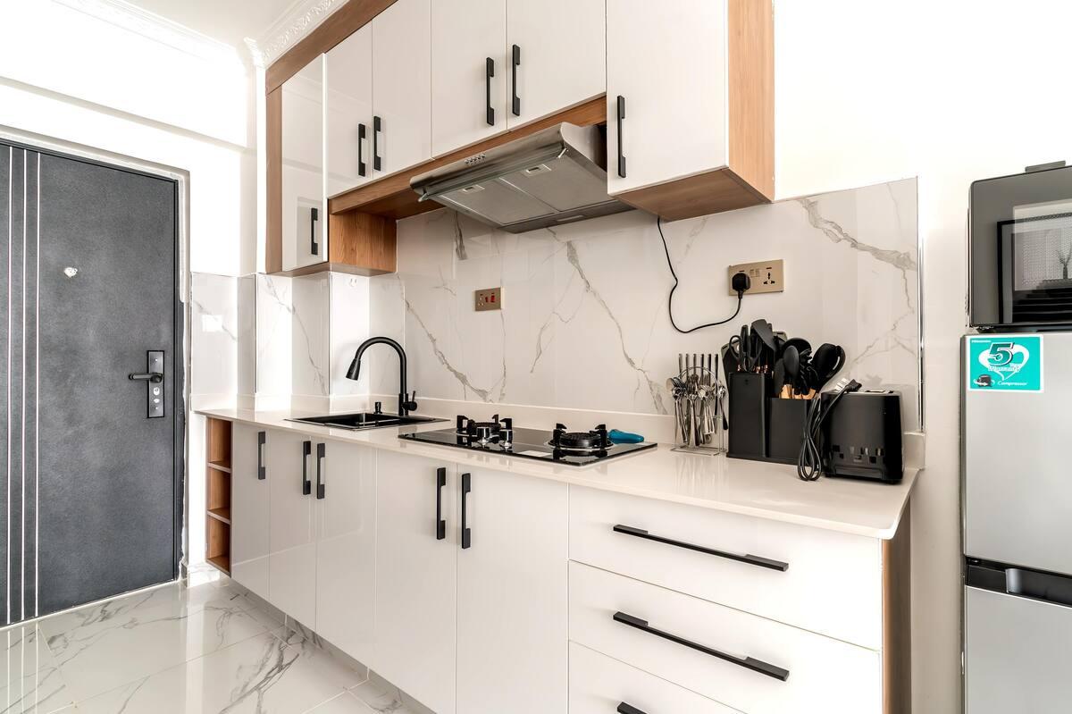 Serviced Studio Apartment with En Suite in Kilimani - 4