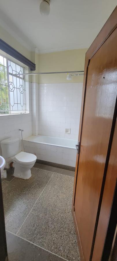 7 Bed House with En Suite at Lavington - 15