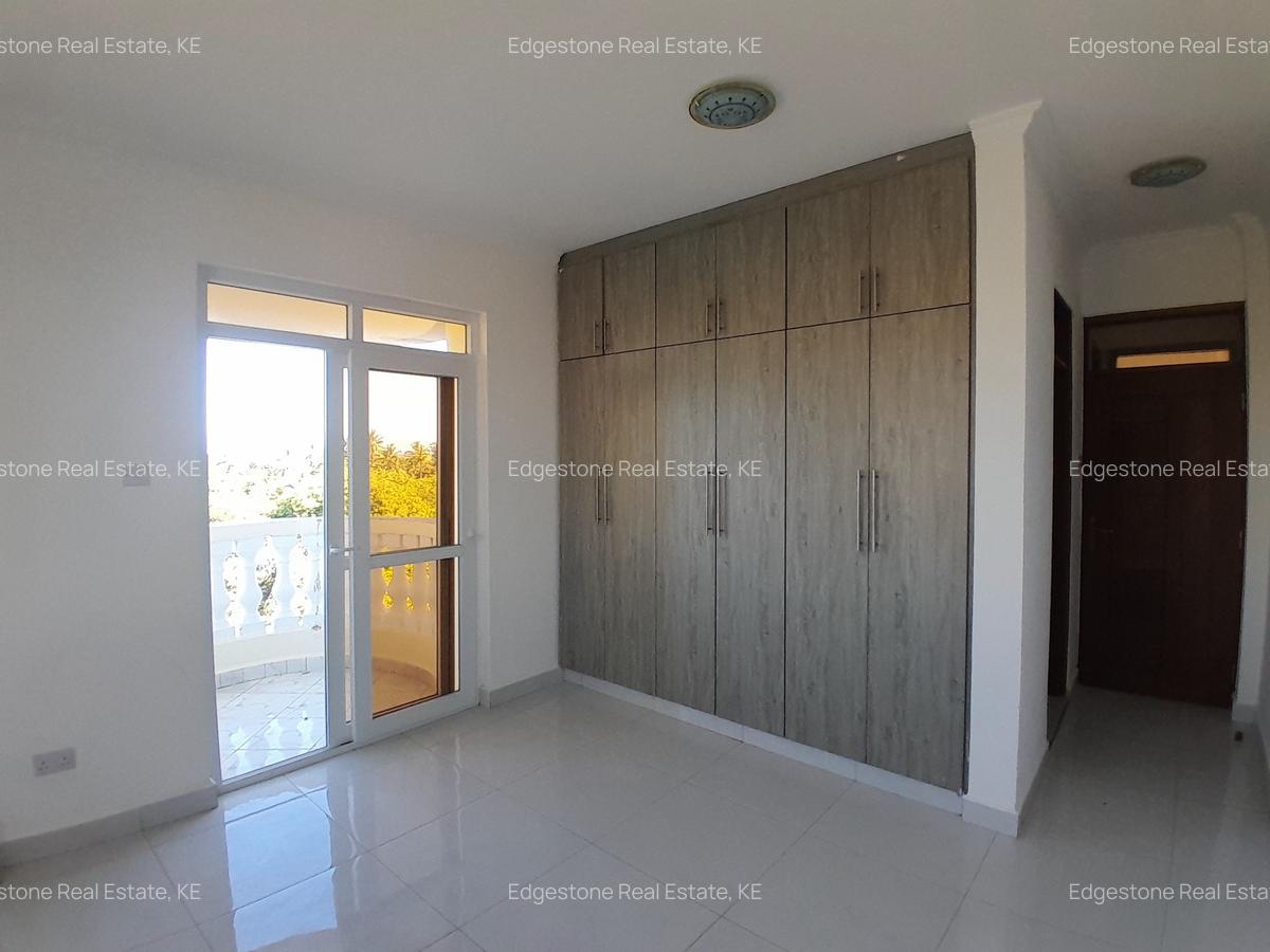 3 Bed Apartment with En Suite in Mtwapa - 2