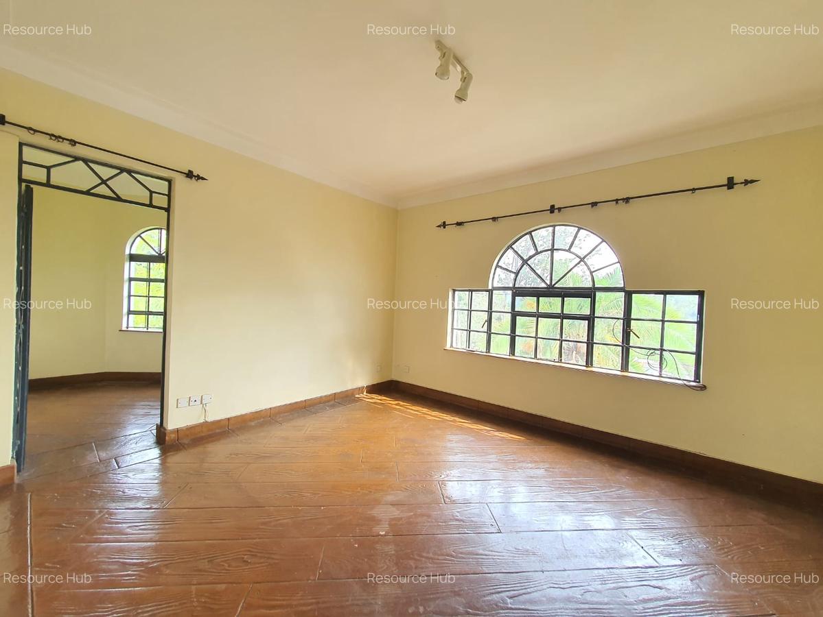 5 Bed House with En Suite at Nyari - 11