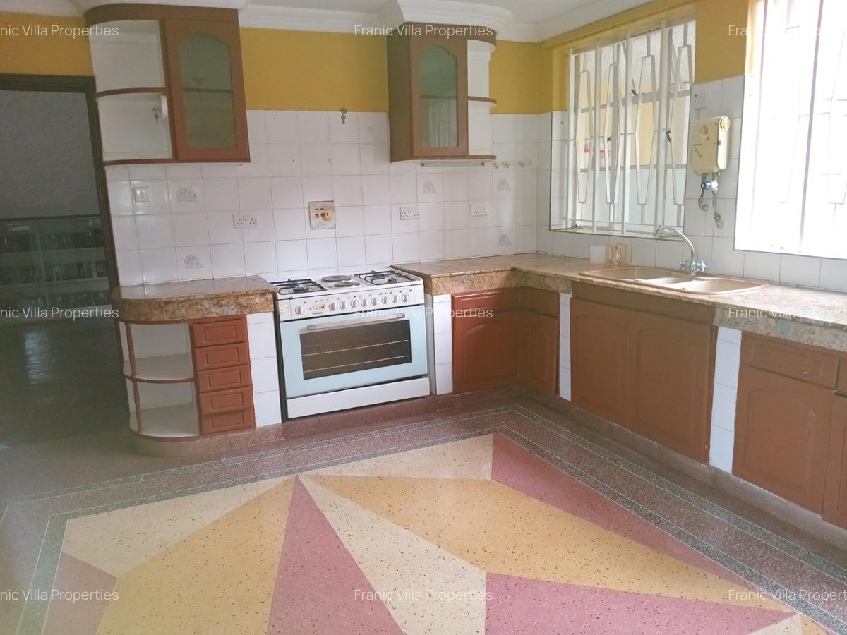 3 Bed House with En Suite at Runda - 17