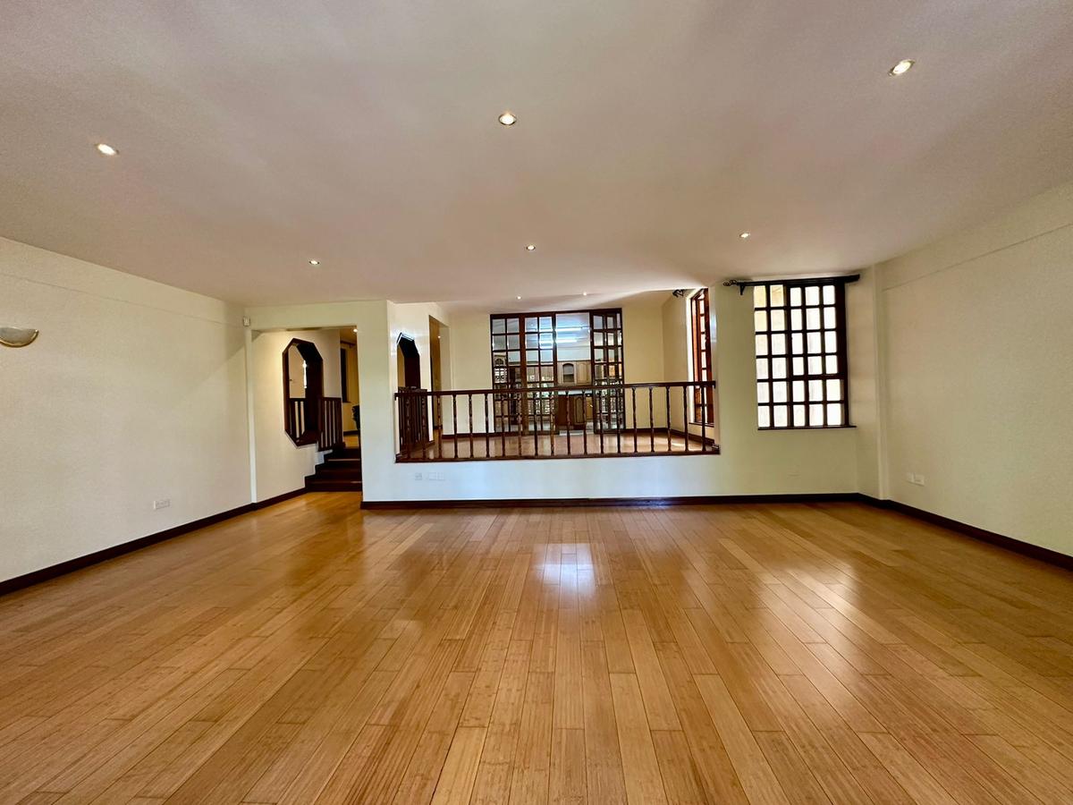 3 Bed Apartment with En Suite at Lavington - 4