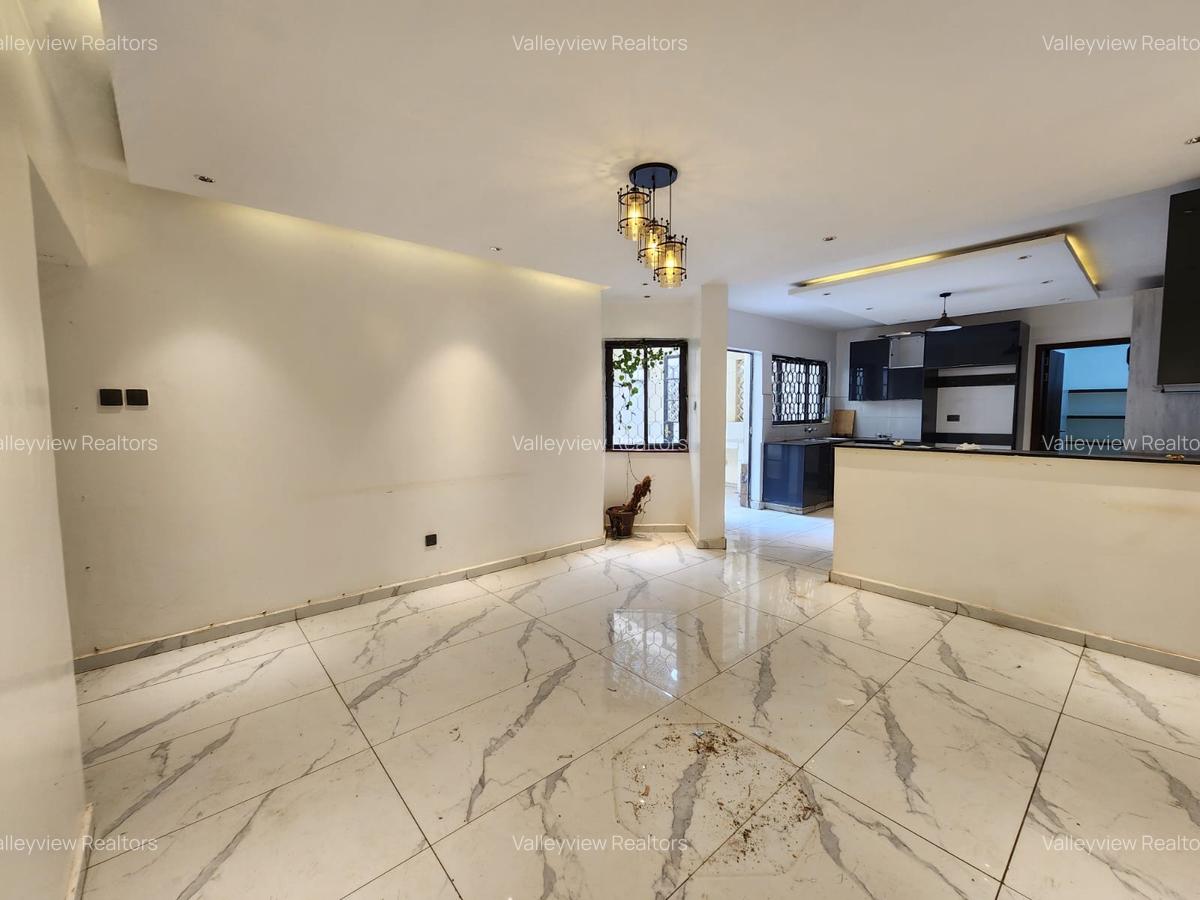 5 Bed Townhouse with En Suite at Lavington - 10