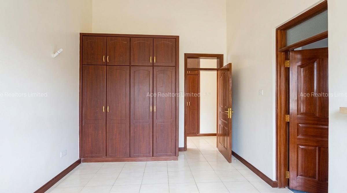 3 Bed Apartment with En Suite at Sports Road - 13
