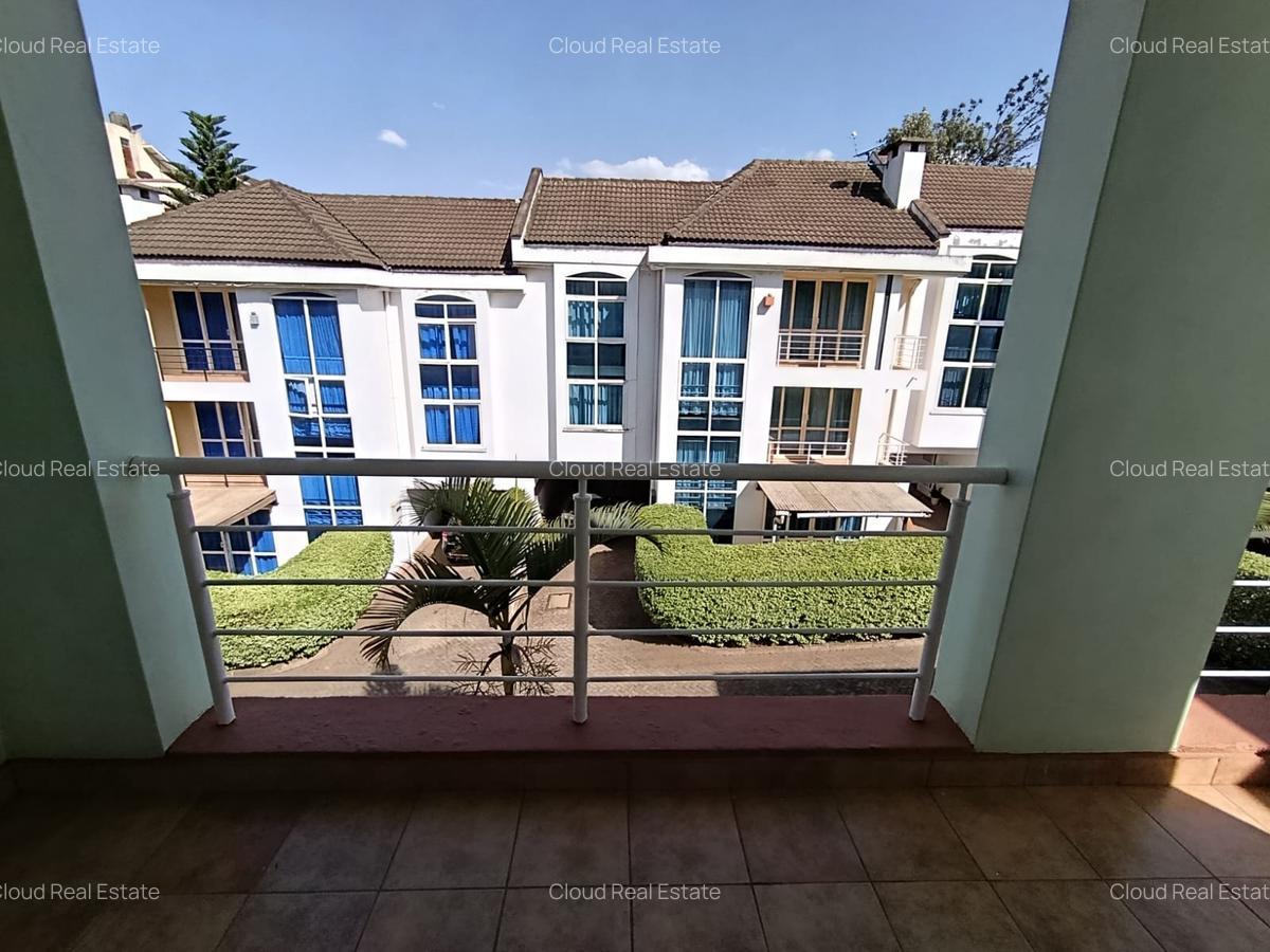 4 Bed House with En Suite in Lavington - 13