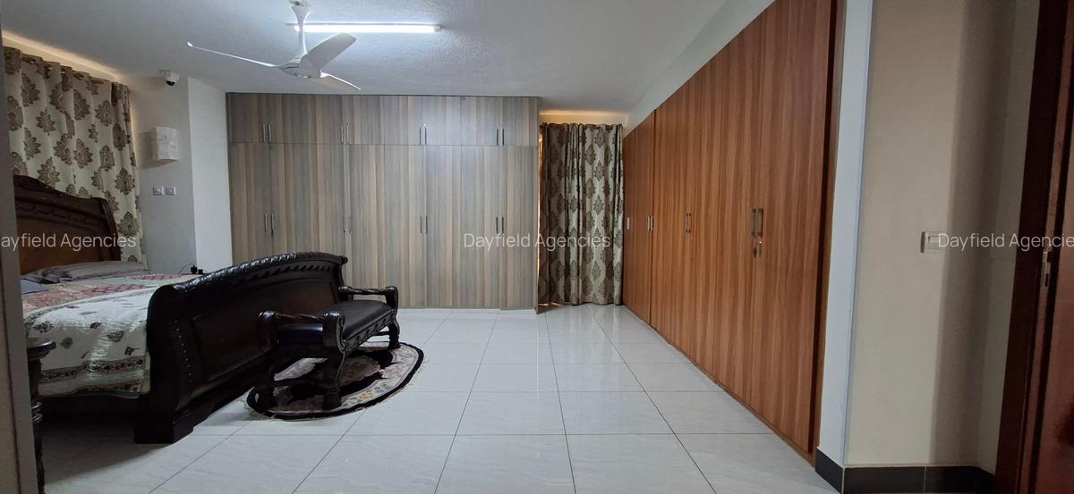 5 Bed House with En Suite in Lavington - 13