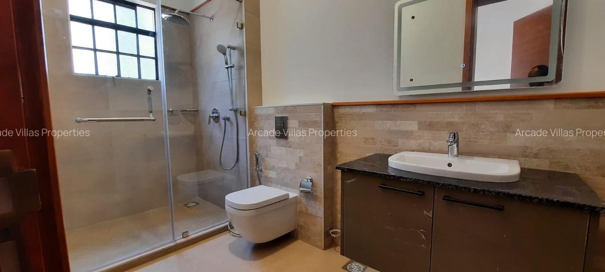 5 Bed Townhouse with En Suite in Lavington - 19