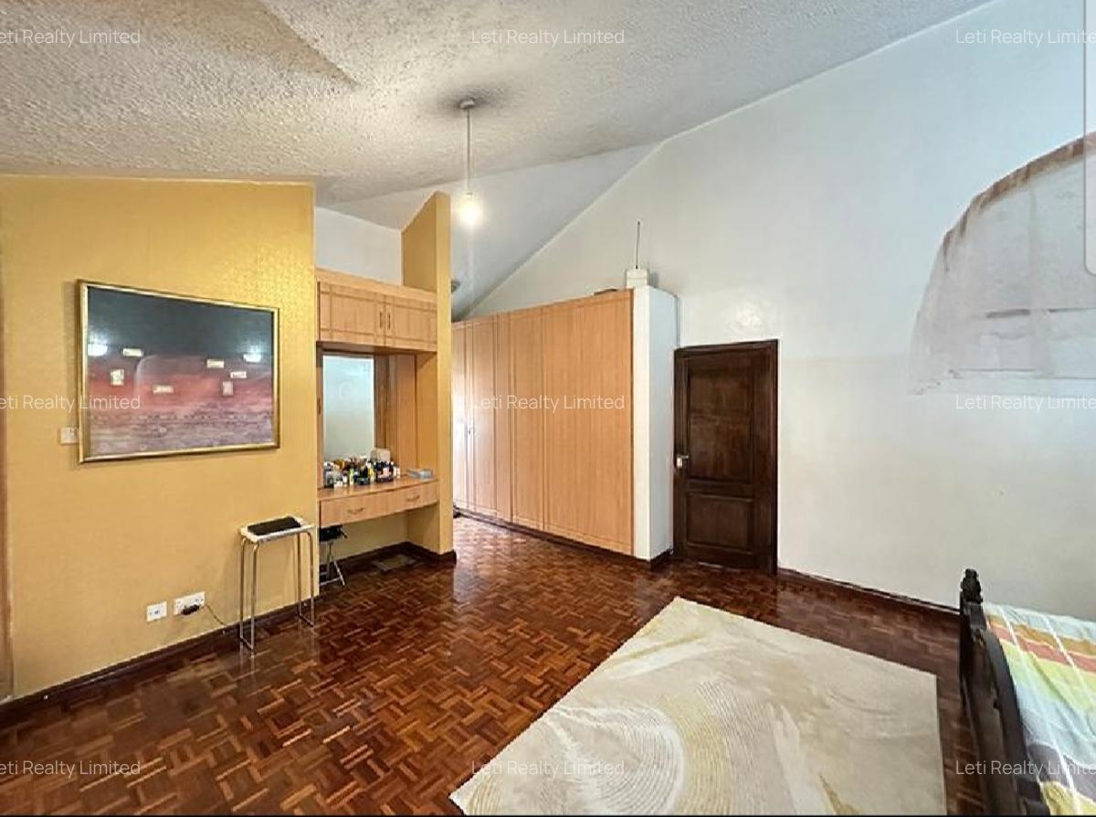 4 Bed Townhouse with En Suite in Lavington - 12