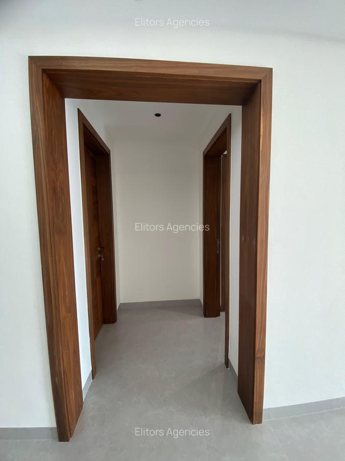 2 Bed Apartment with En Suite at Near Westgate Mall - 6