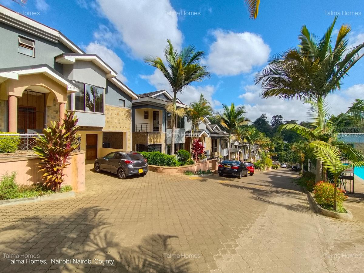 4 Bed Townhouse with En Suite at Near The Westgate - 1