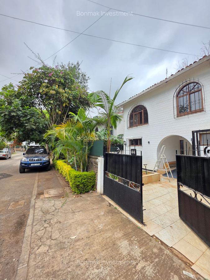 4 Bed Townhouse with En Suite at Lavington-Valley Arcade - 2
