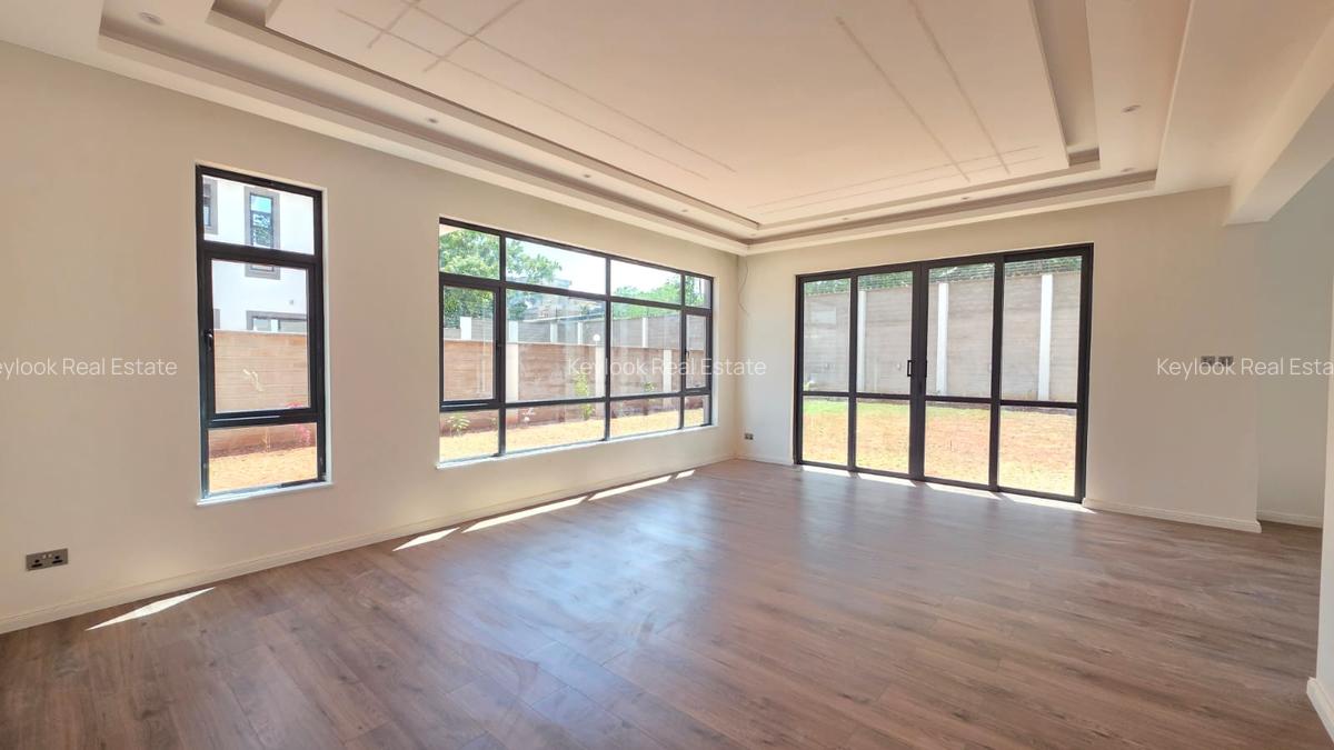 5 Bed Villa with En Suite at Lavington - 12