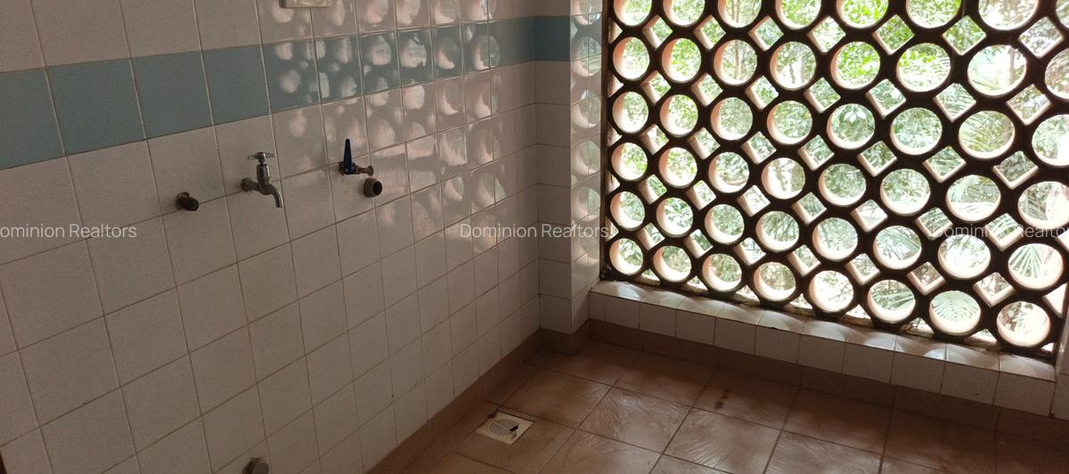 1 Bed Apartment with En Suite at Komo Lane - 8
