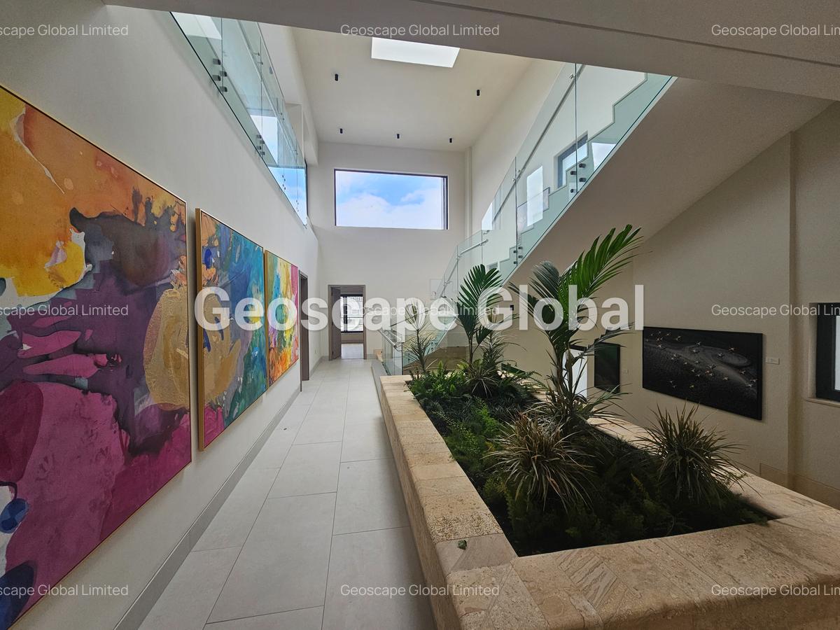 5 Bed Townhouse with En Suite in Brookside - 10