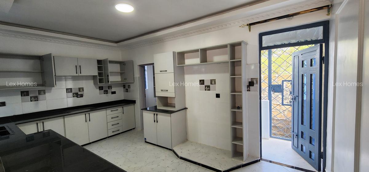 4 Bed House with En Suite at Rimpa Road - 10