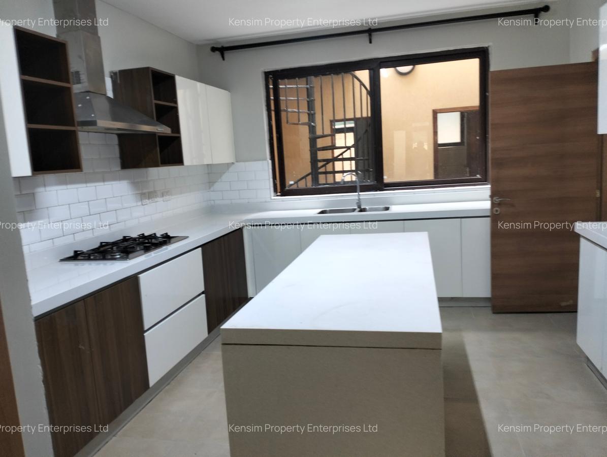5 Bed Townhouse with En Suite in Lavington - 11