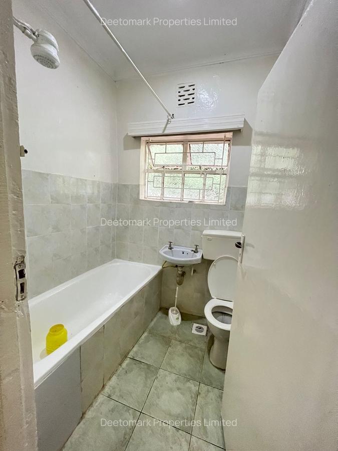 3 Bed House with Garden at Galleria - 16