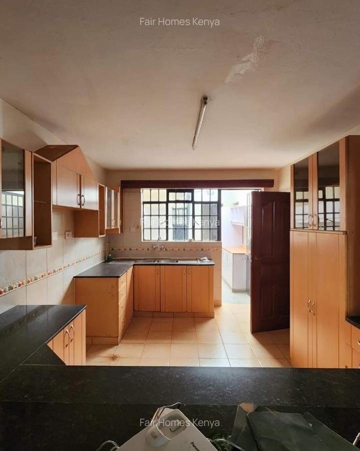 5 Bed Townhouse with En Suite at Hatheru Road - 8