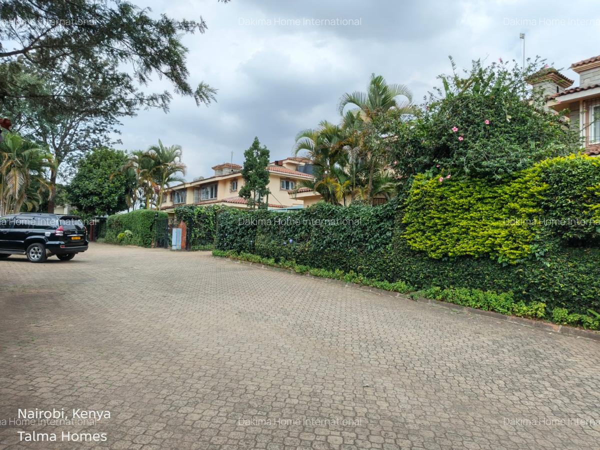 4 Bed Townhouse with En Suite in Brookside - 18