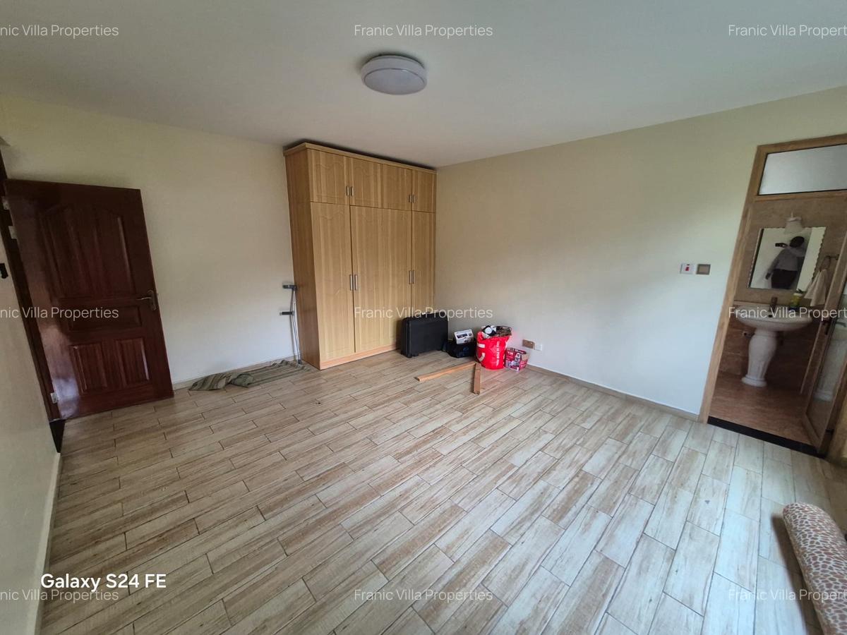 3 Bed Apartment with En Suite at Lavington - 8