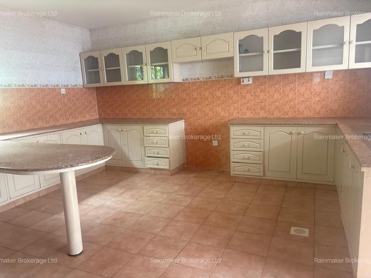 5 Bed House with En Suite at Brookside - 6