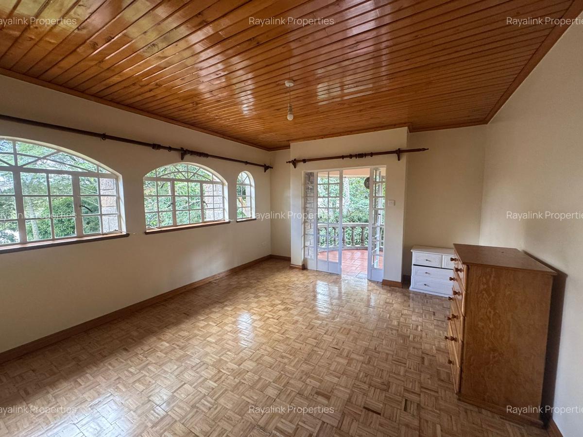 5 Bed House with En Suite at Rhino Park Road - 4