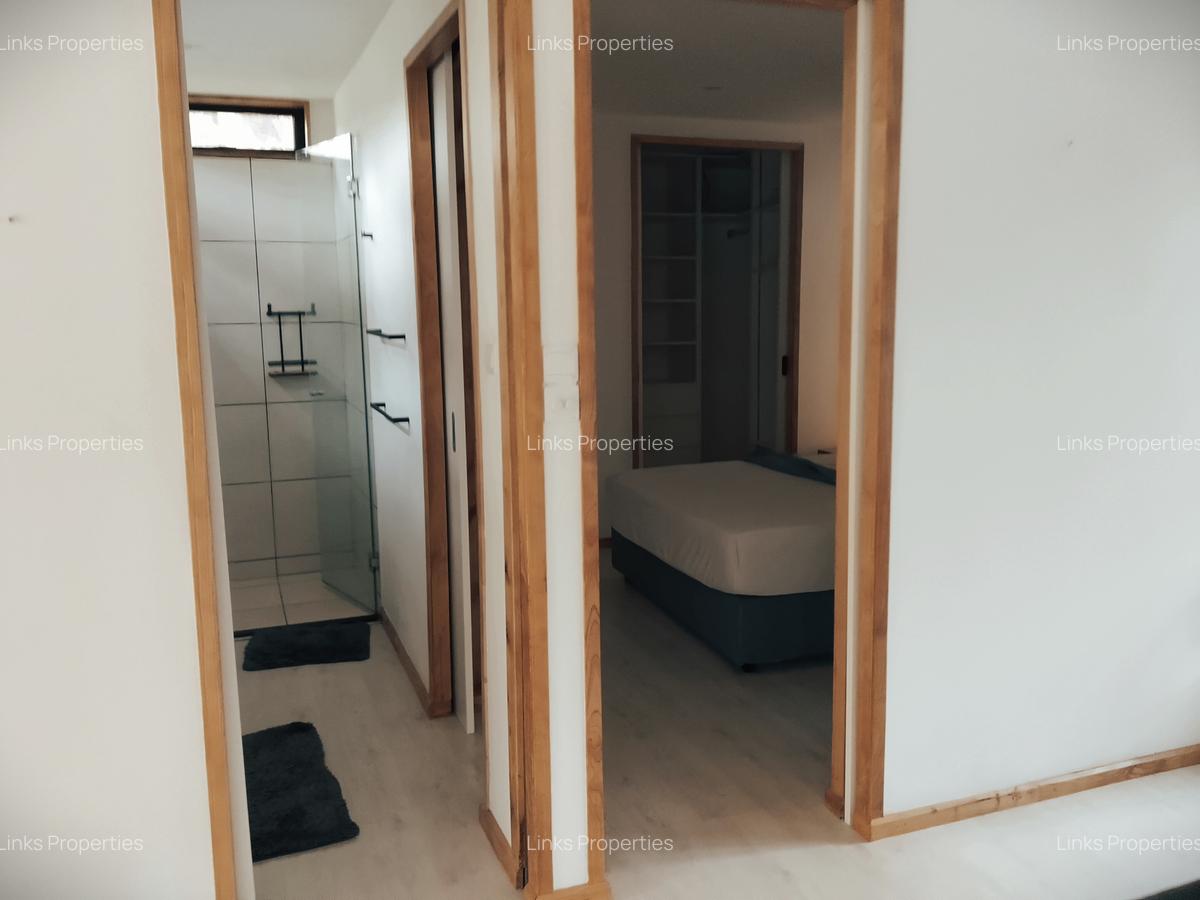 2 Bed House with En Suite at Karen Road - 18